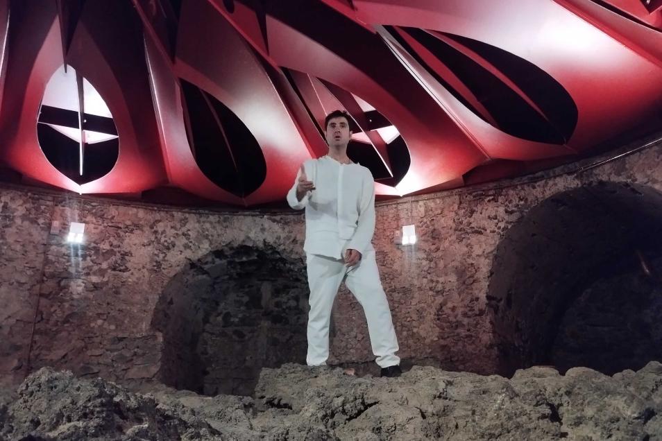 Angelo D'Agosta nella Sala Rossa